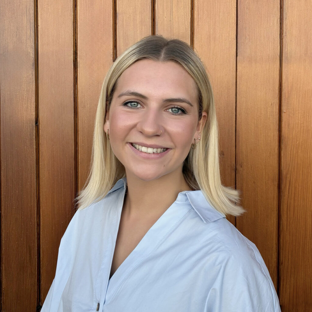  Megan Packer 